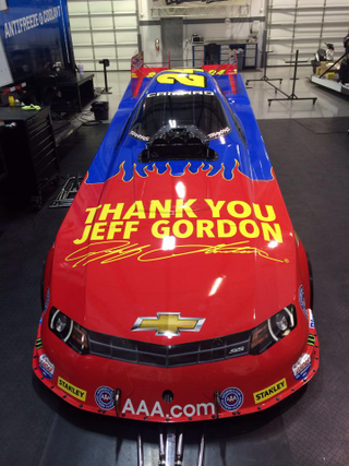 Illustration for article titled NASCAR Invades The Drag Strip With This Jeff Gordon Tribute Scheme